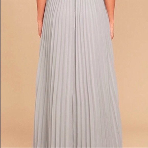 DONATED Beautiful pleated maxi dress - Picture 4 of 13